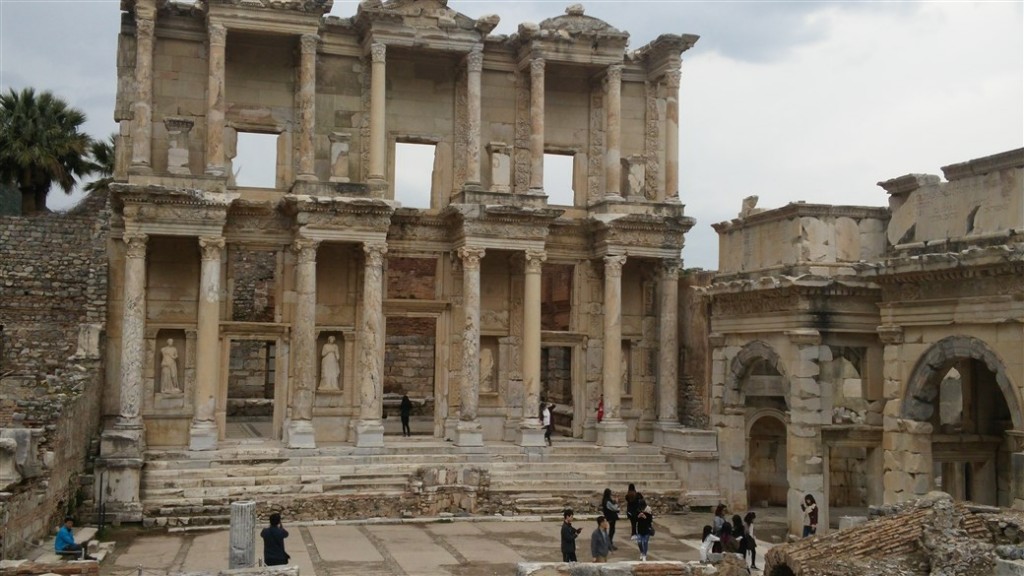 Efes Celsius Kütüphanesi